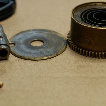 Mainspring and barrel cap