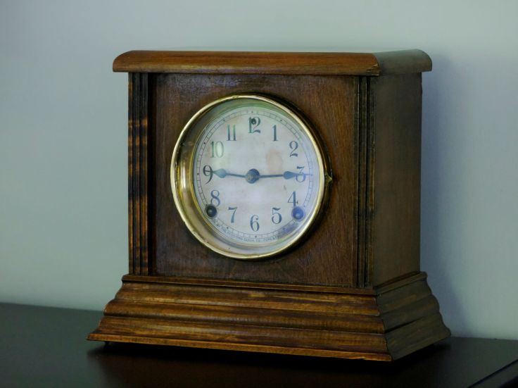 Sessions American No 2 time and strike shelf clock