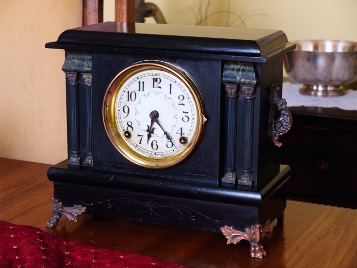 Sessions Raven time and strike shelf clock