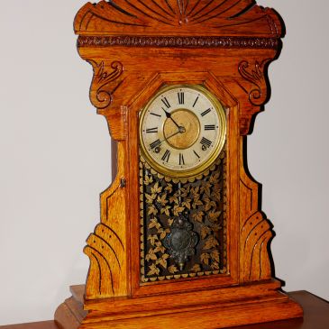 Arthur Pequegnat kichen clock