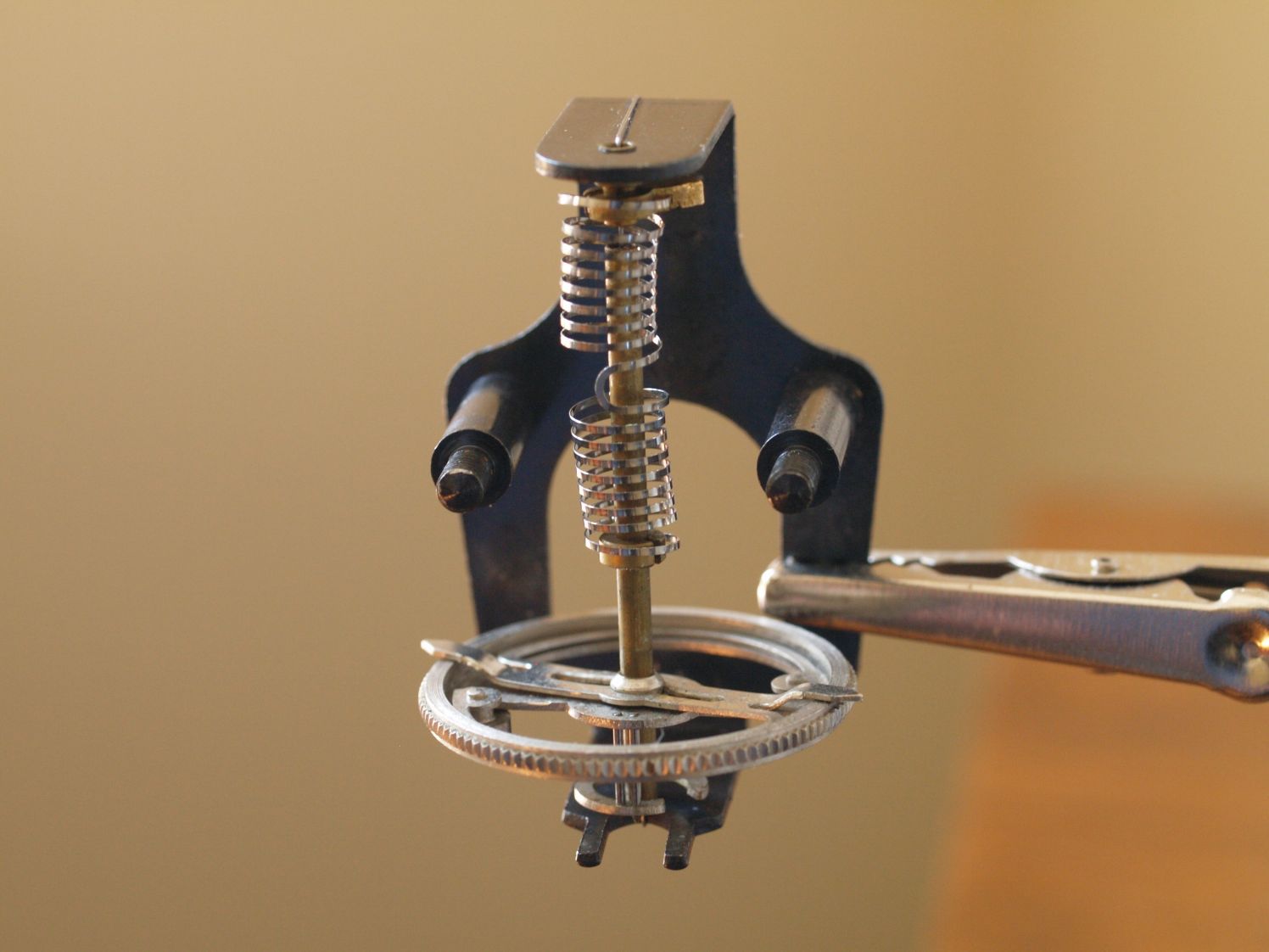 Floating balance no longer “floats” – Antique and Vintage Mechanical Clocks