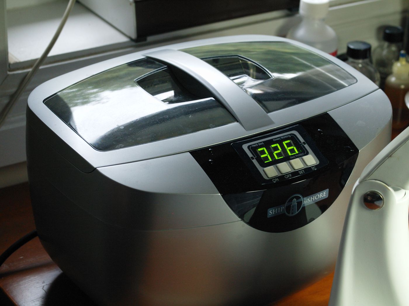 Ultrasonic cleaner