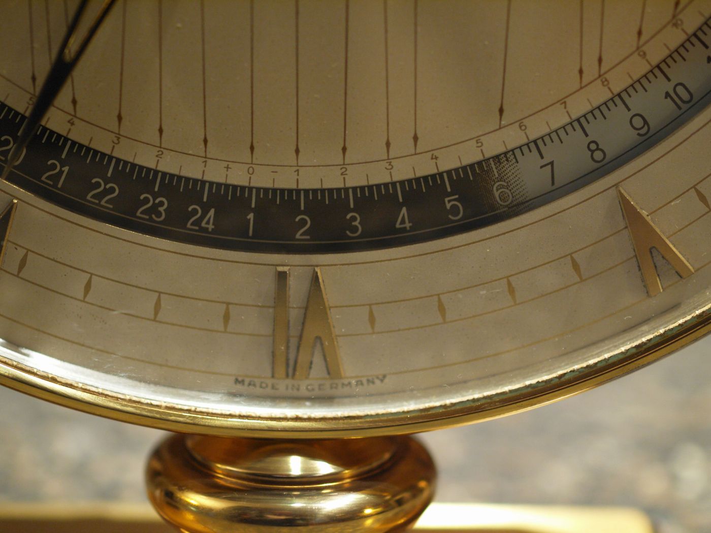 Time sequencer