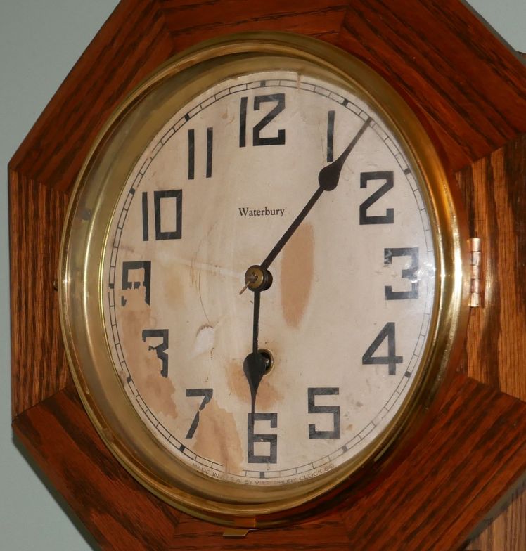 rs-2bezel-and-glass-on-a-waterbury-_1