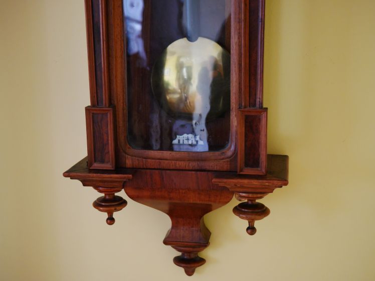 Bottom showing beat plate and finial detail