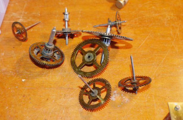 All the wheels between the plates