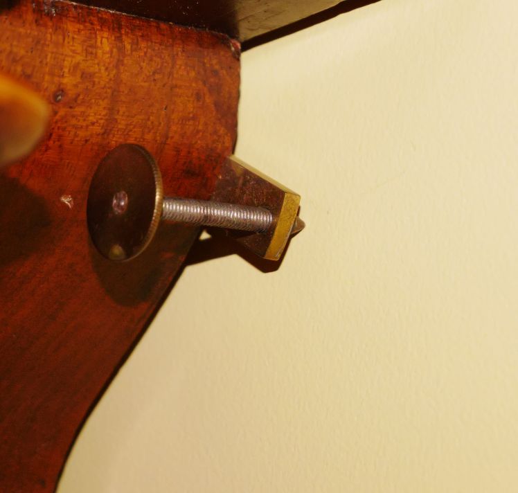 Stabilizer on a single weight Vienna wall clock