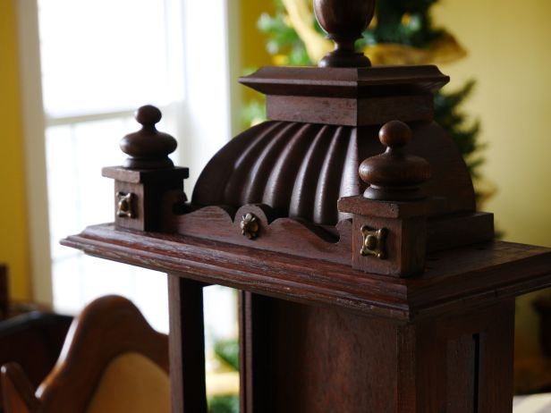 Bottom finials