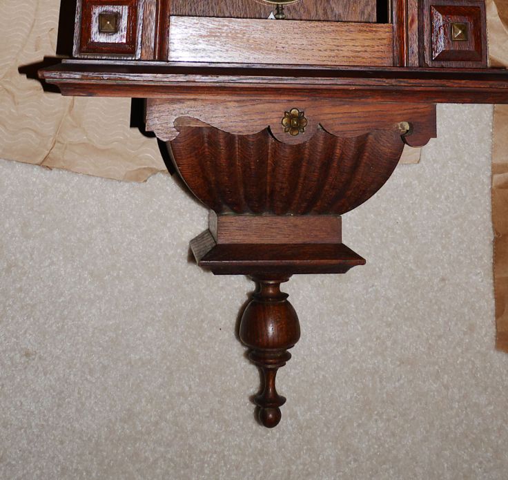 Bottom centre finial
