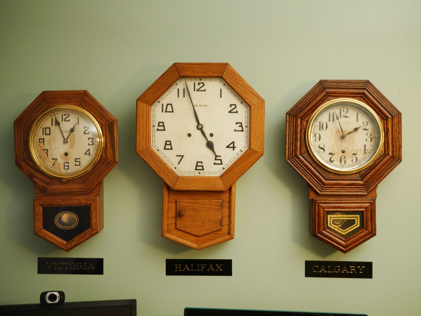 Time zone clocks