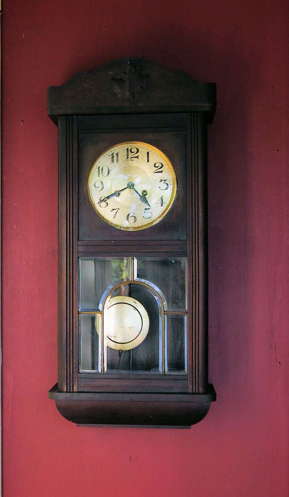 Mauthe box clock