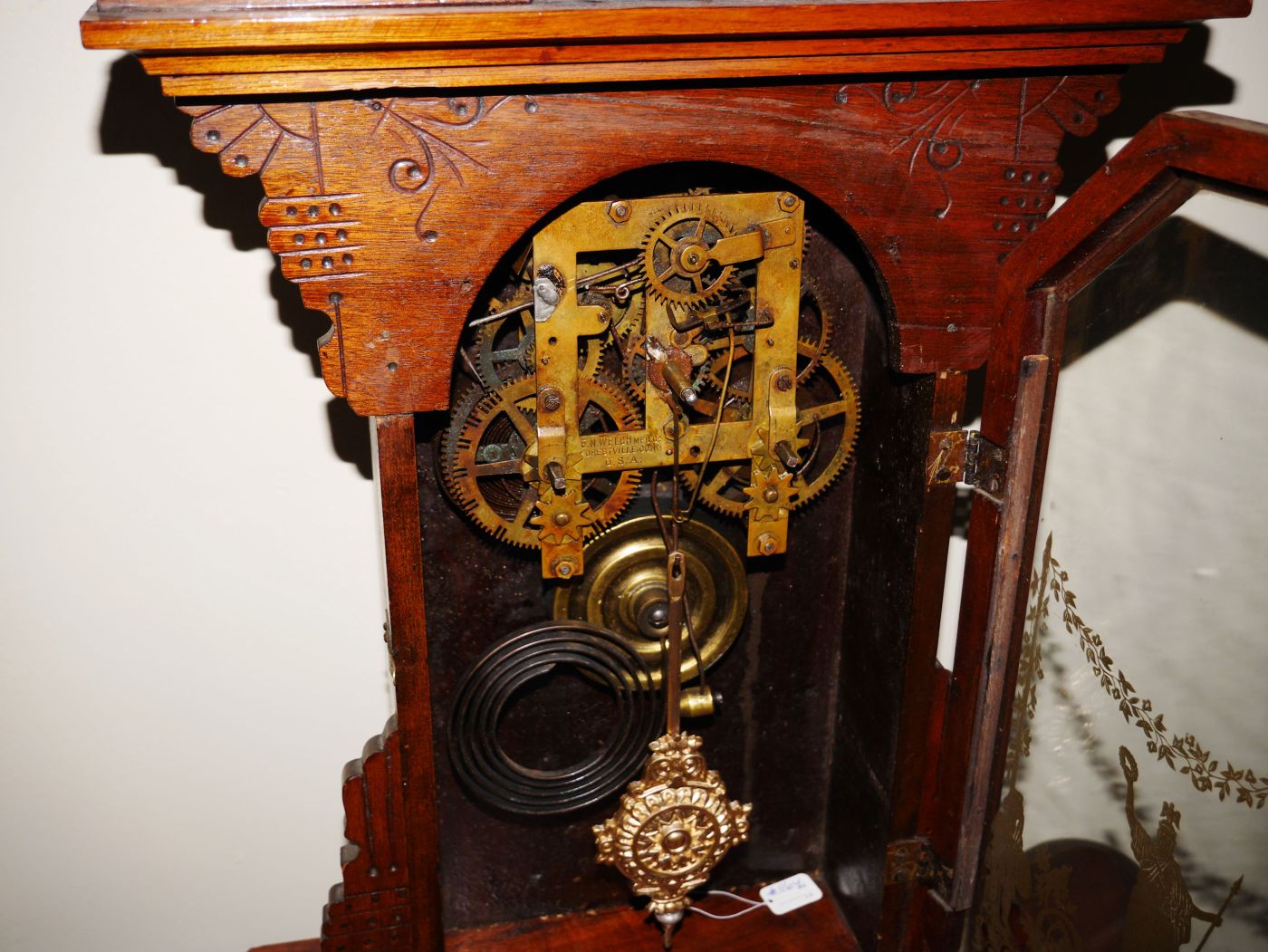 Dial removed showing time and strike movement