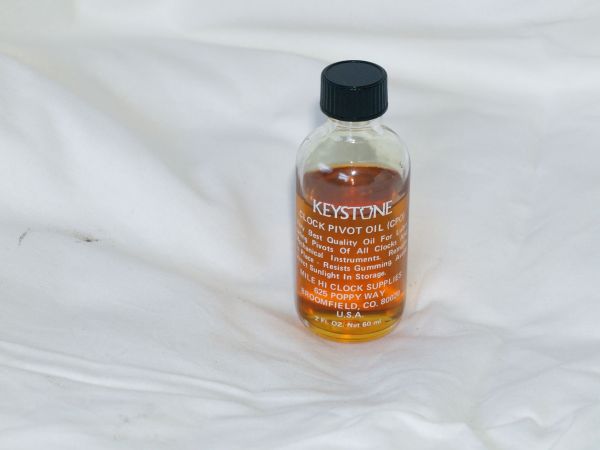 Clock pivot oil