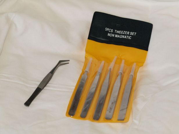 Tweezers