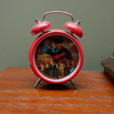 Chairman Mao Zetong waving as the clock ticks