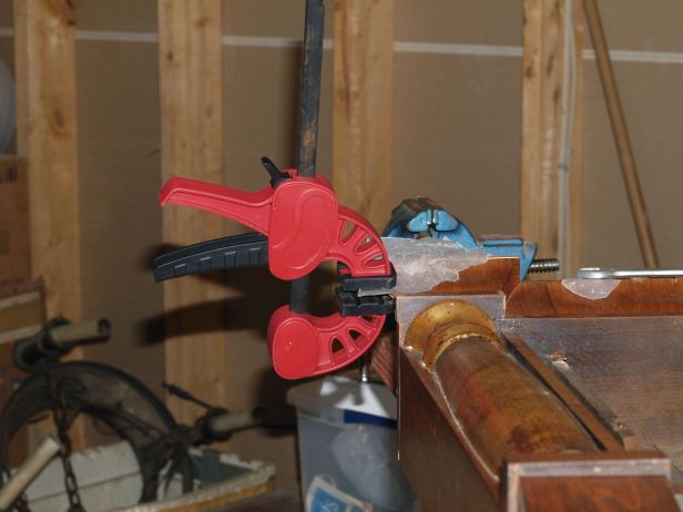 Clamping cornice veneer