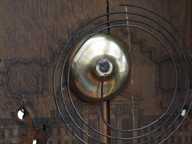 Coil gong