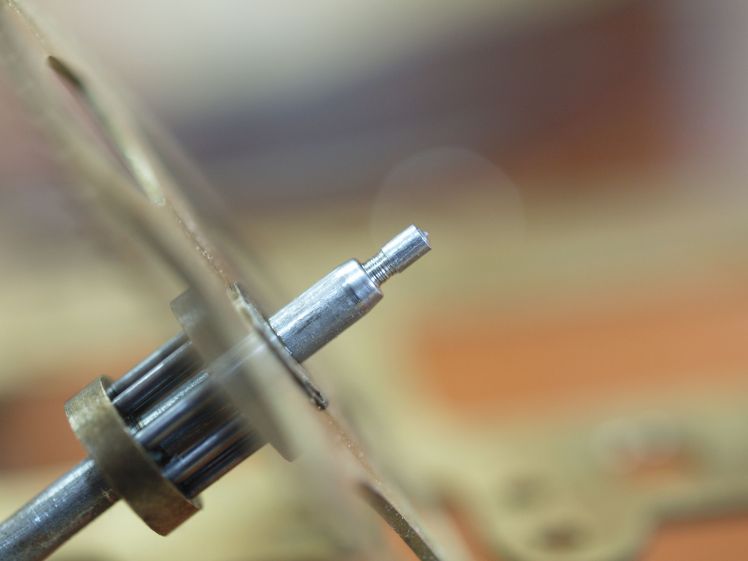 Unusual wear on second wheel, time side