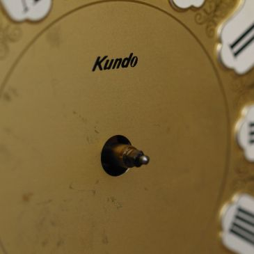 Dial face of a 400 day clock