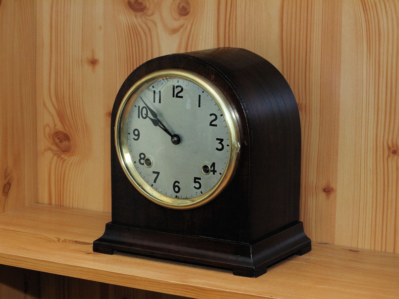 Restored Athur Pequegnat Bedford mantel clock