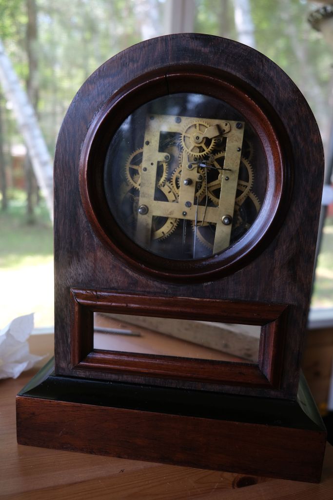 Clock face removed showing the 8-day movement