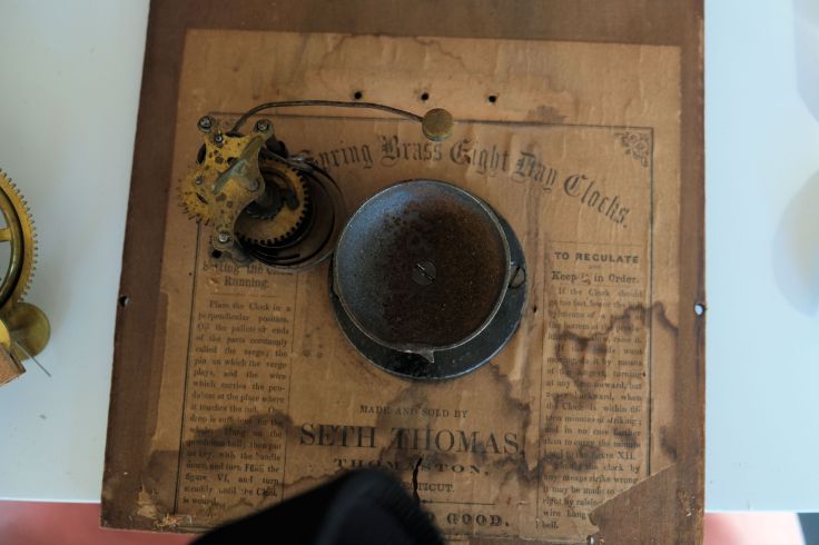 Alarm mechanism and label