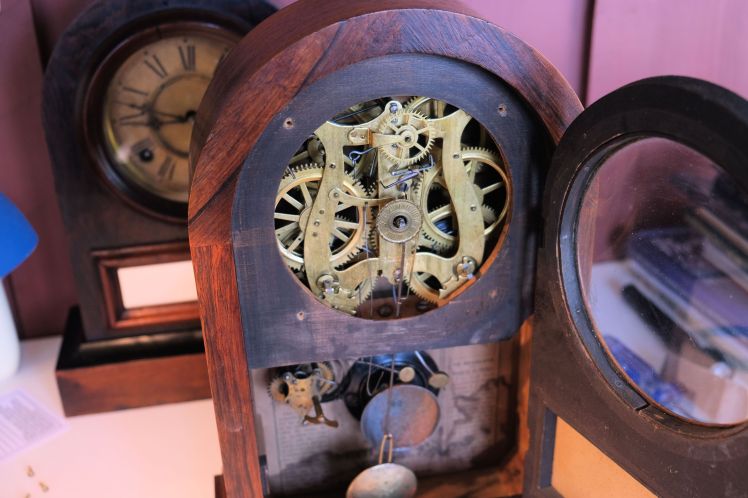 8-day Lyre movement in its case