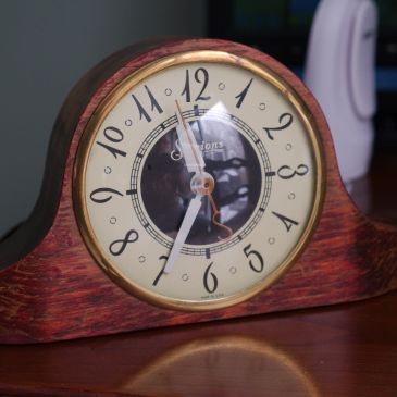 Sessions 3W electric table clock