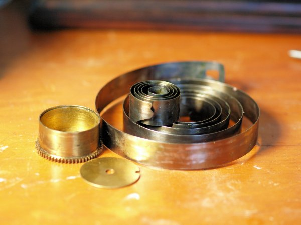 Broken mainspring for barrel