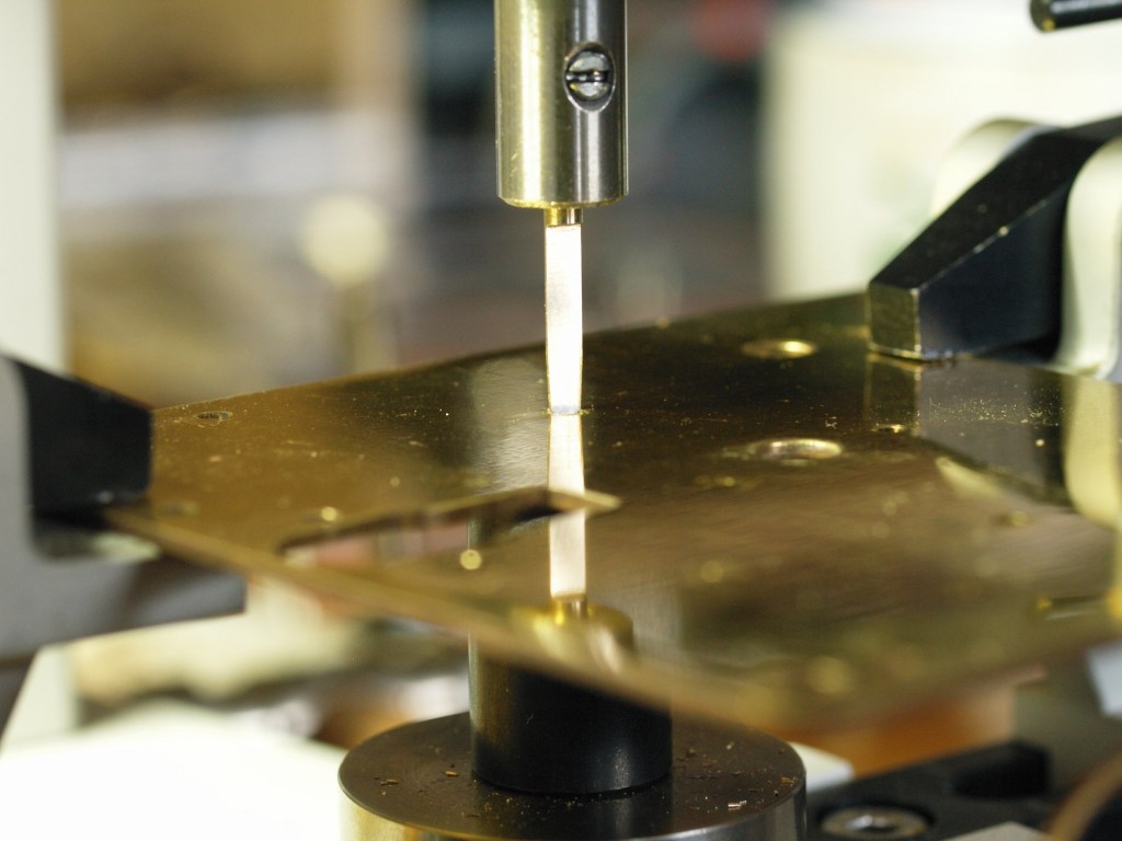 Drilling a hole with Bergeon bushing machine