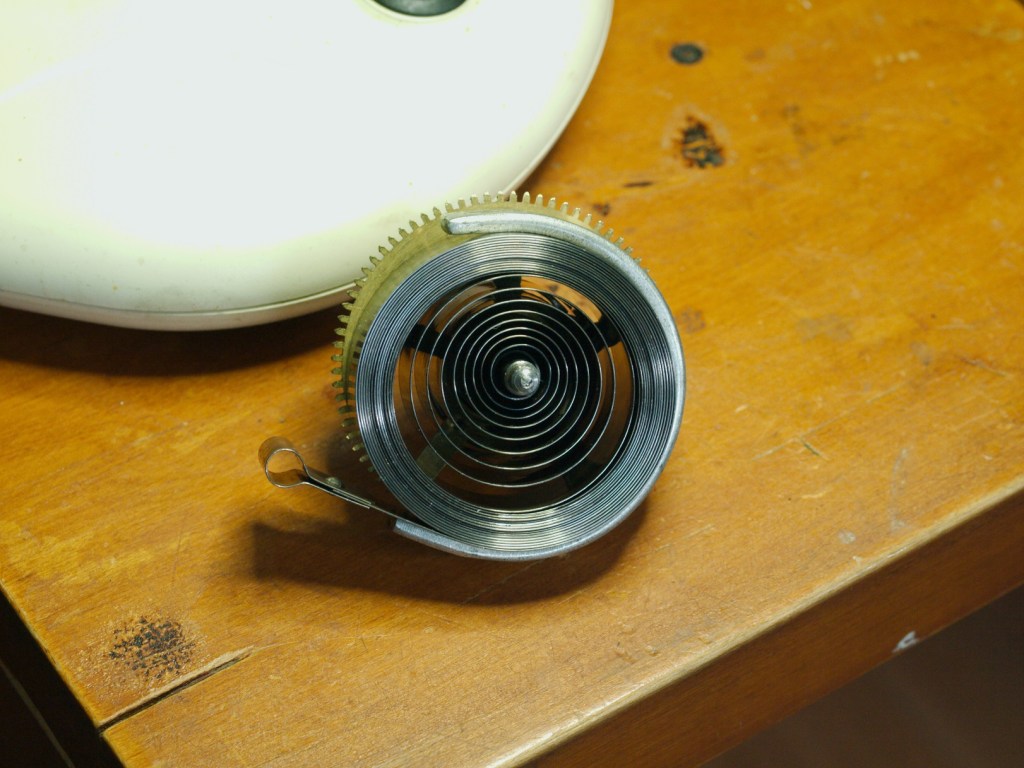 Clean and restrained mainspring