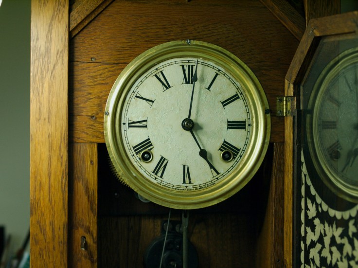 Maple Leaf kitchen clock