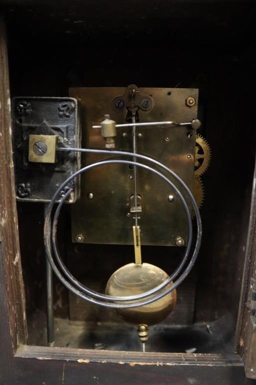 Bracket clock