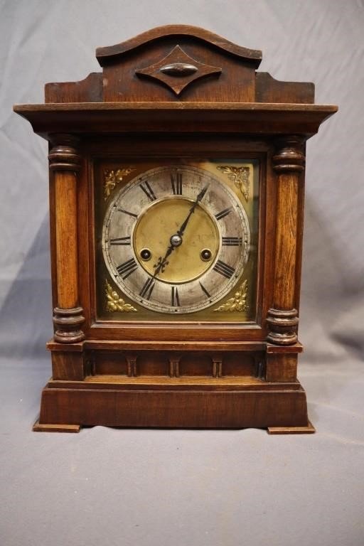 Bracket clock