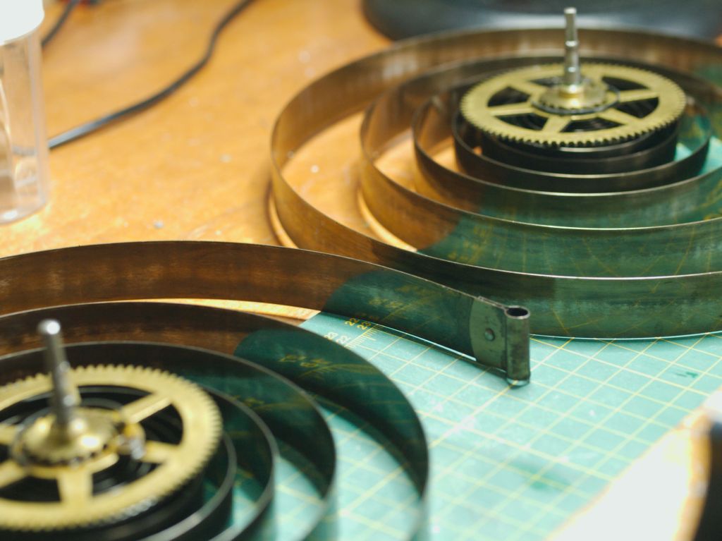 Two mainsprings for the type 89 movement